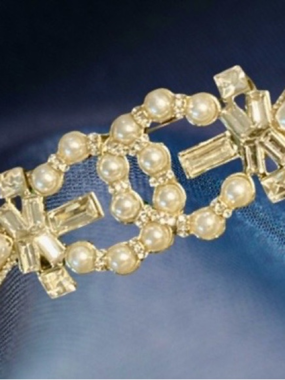 Luxury Pearl Circle  Brooch